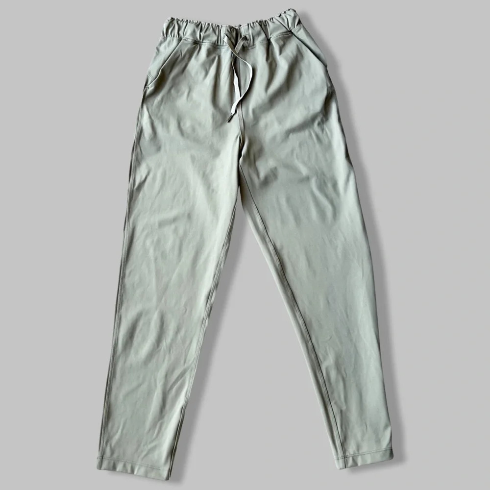 NWT Core by Carre Noir Stretch Cropped  Pants in Sage Green